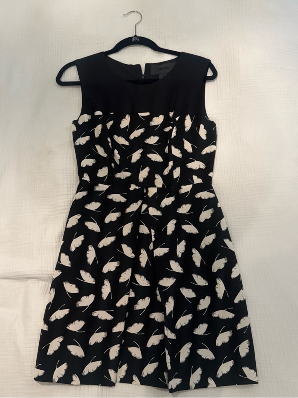 Miss Wu Black and White Feather-Print Sleeveless Dress